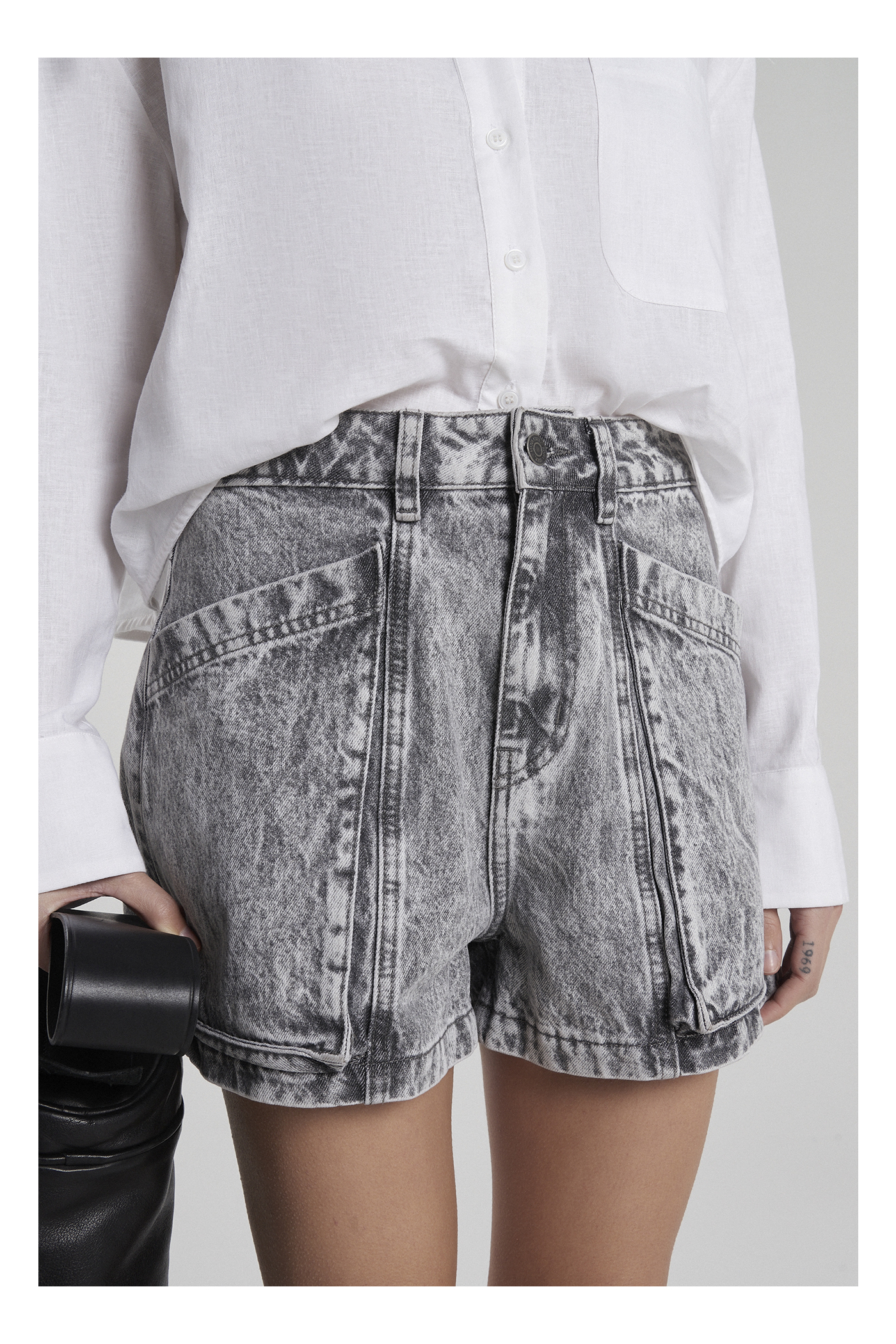 SHORT MURALLA GRIS